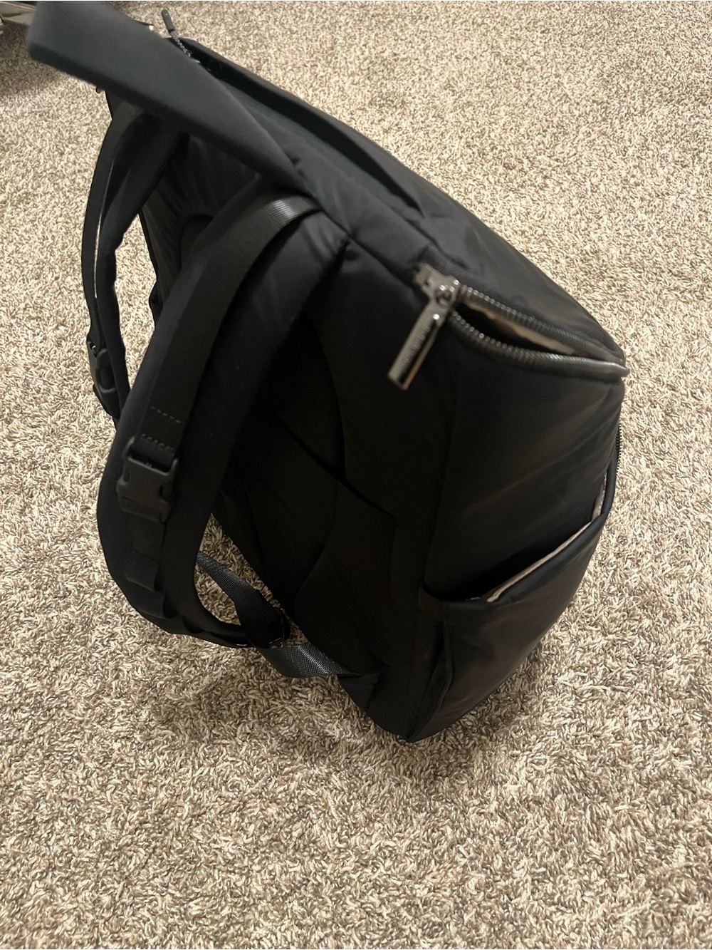 Lululemon New Parent Backpack- 17L - Picture 6 of 9